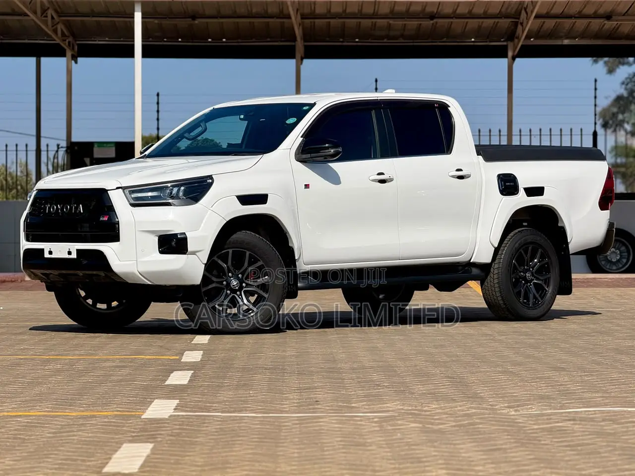 Toyota Hilux 2022 White