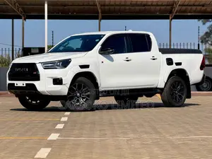 Toyota Hilux 2022 White