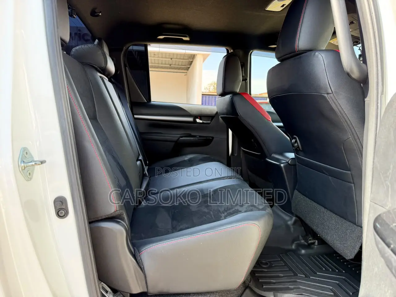 Toyota Hilux 2022 White