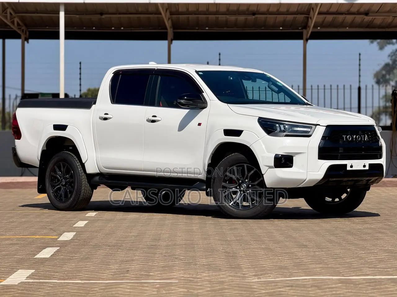 Toyota Hilux 2022 White