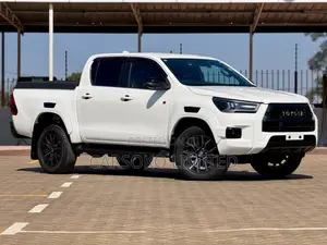 Toyota Hilux 2022 White