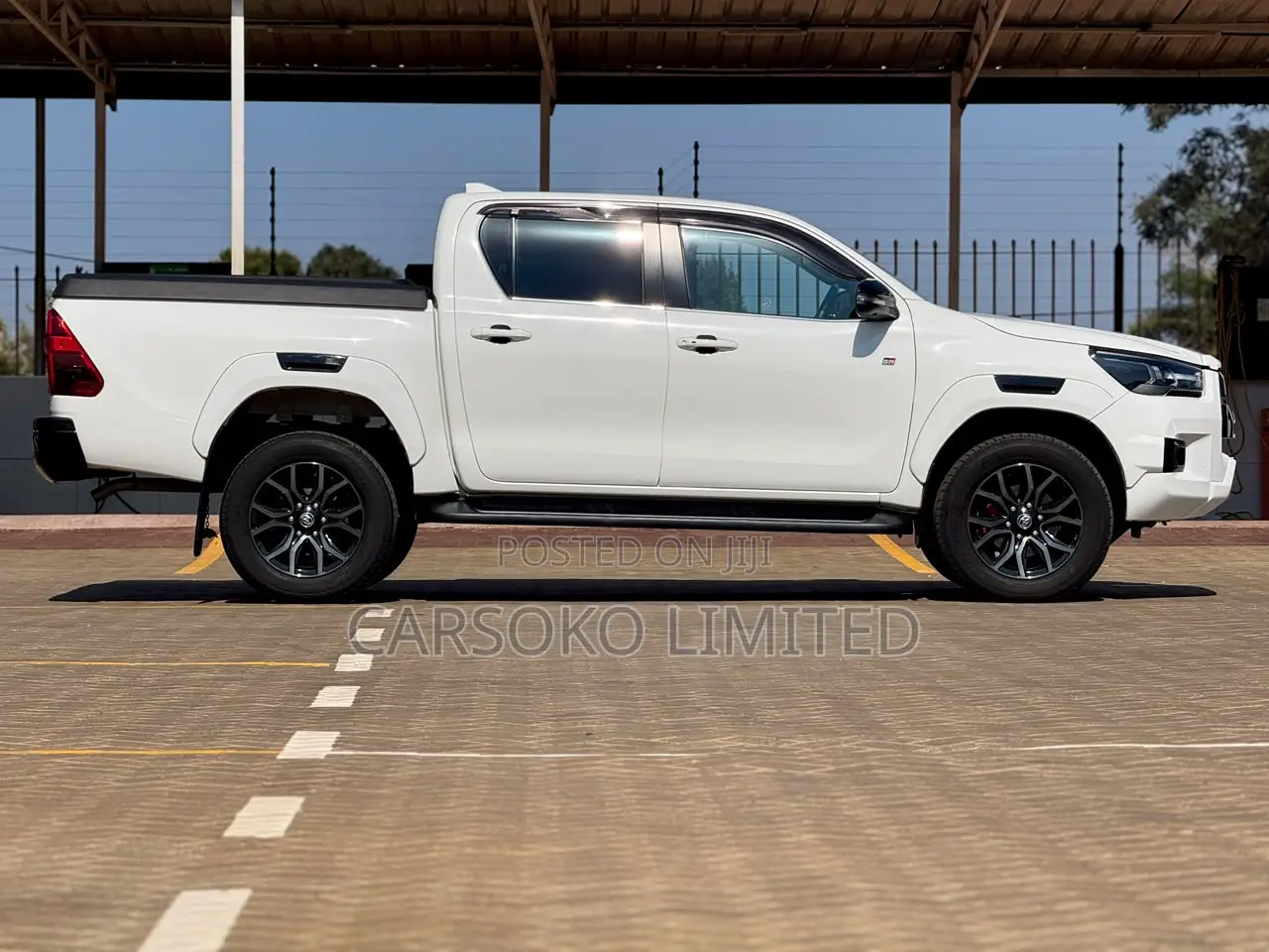 Toyota Hilux 2022 White