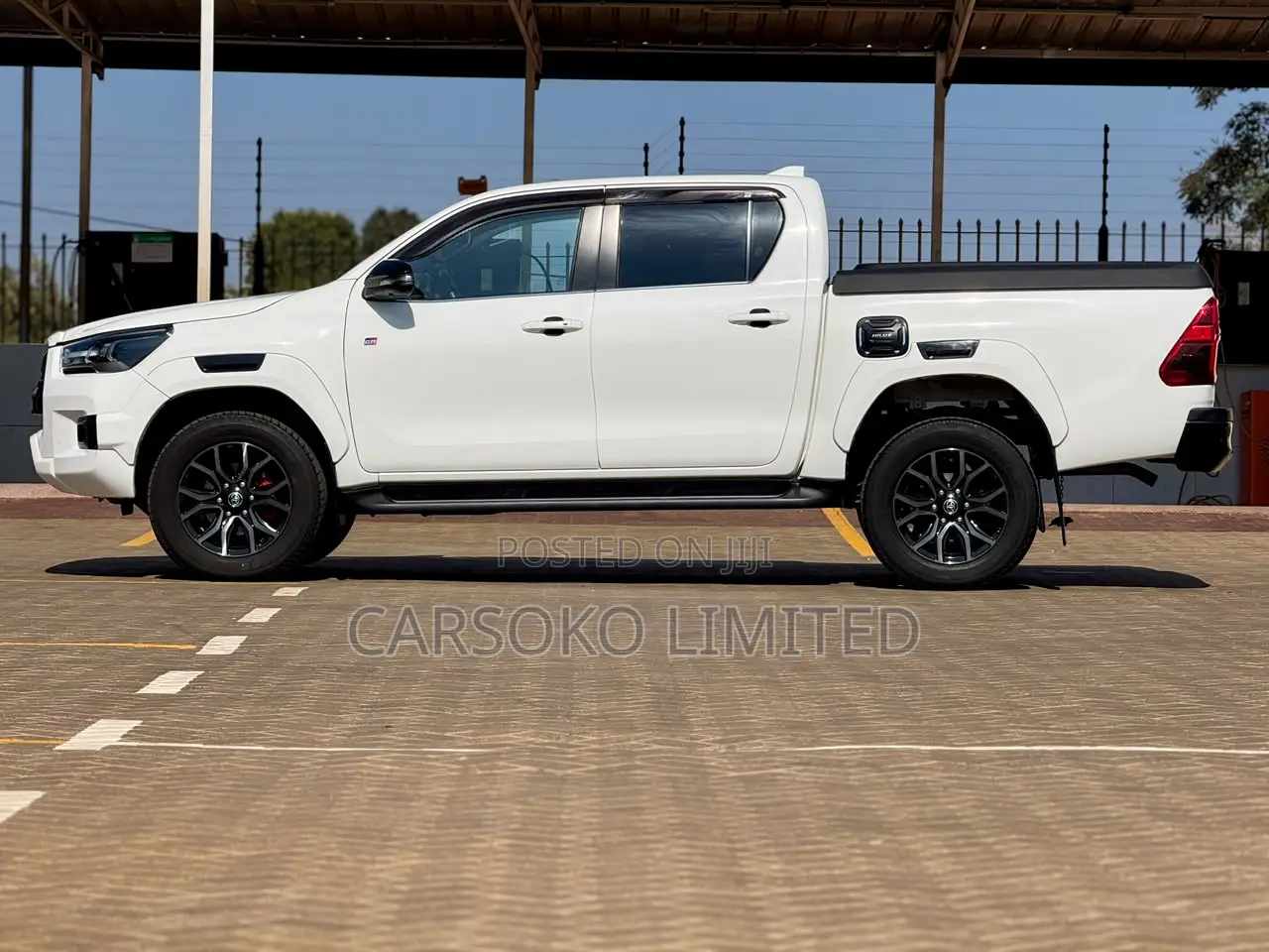 Toyota Hilux 2022 White