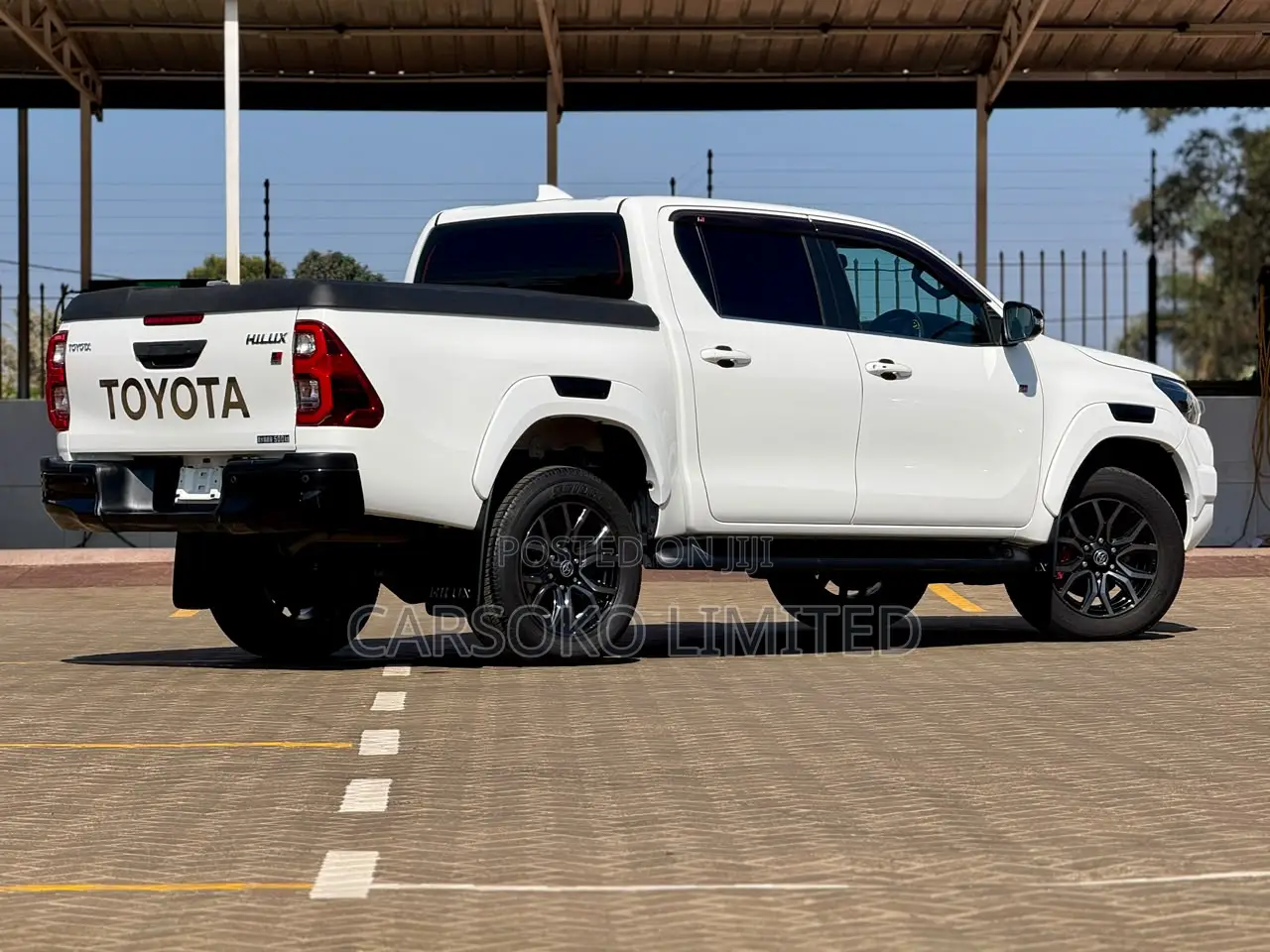 Toyota Hilux 2022 White