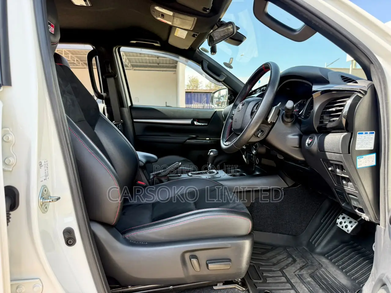 Toyota Hilux 2022 White