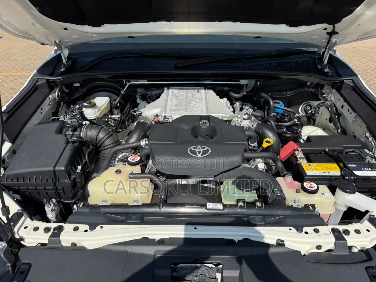 Toyota Hilux 2022 White