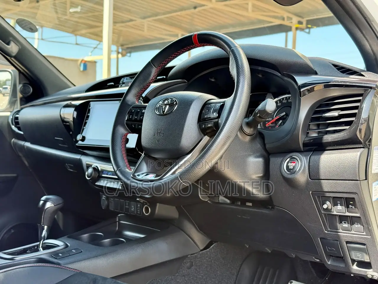 Toyota Hilux 2022 White