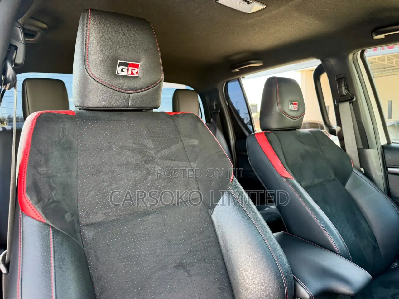 Toyota Hilux 2022 White