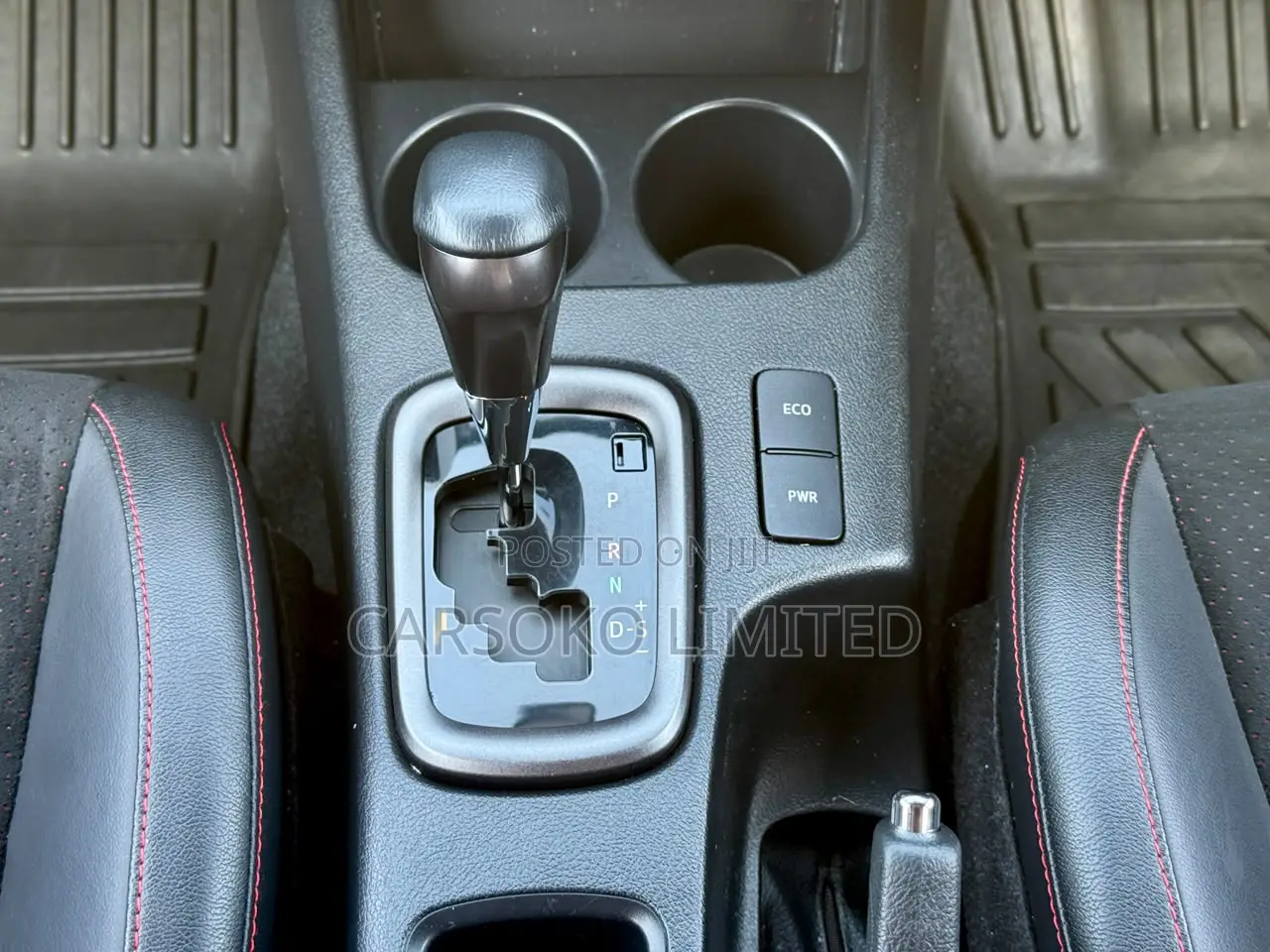 Toyota Hilux 2022 White