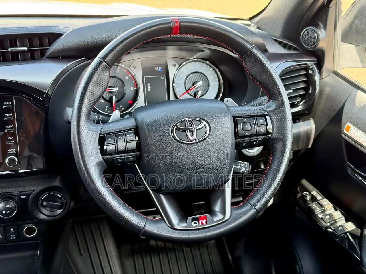 Toyota Hilux 2022 White