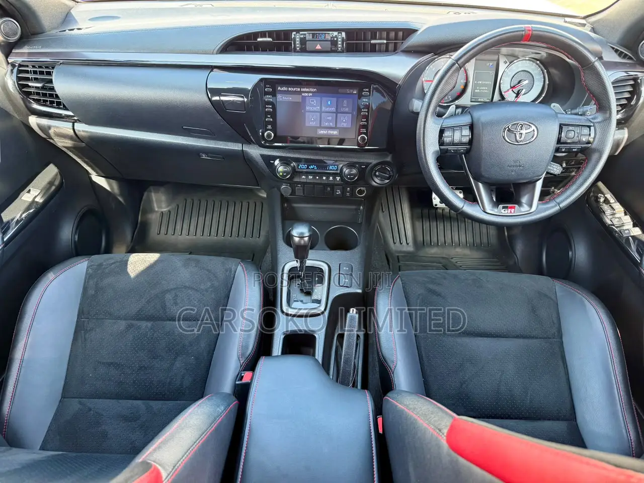 Toyota Hilux 2022 White