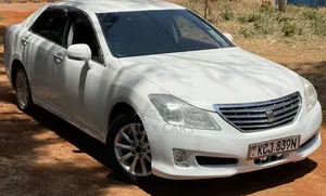Toyota Crown 2010 White