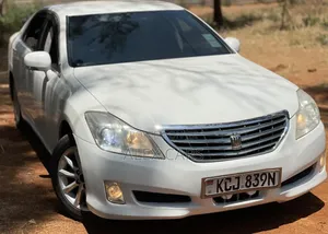 Toyota Crown 2010 White