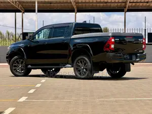 Toyota Hilux 2022 Black