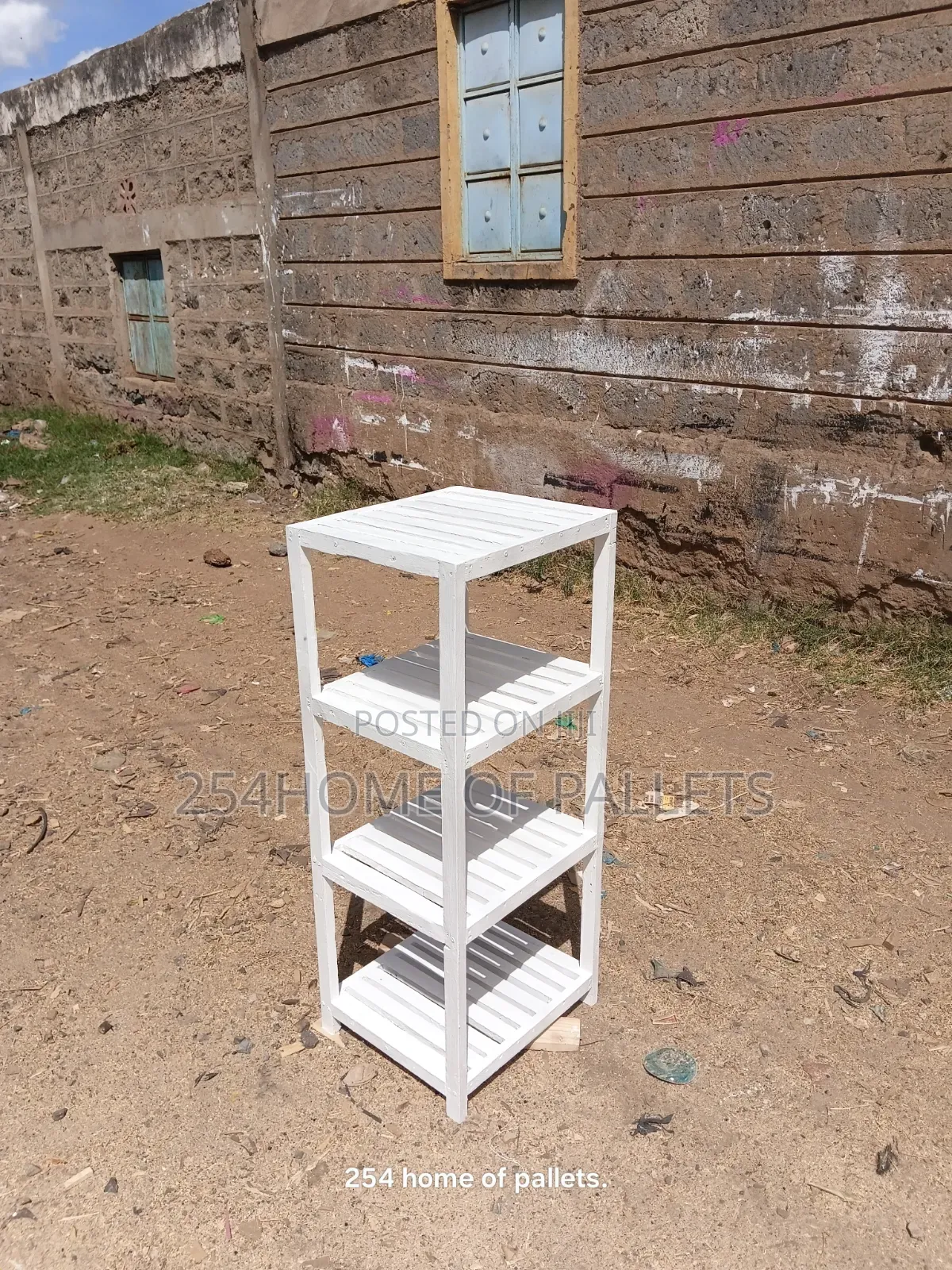 White Space Friendly Stand