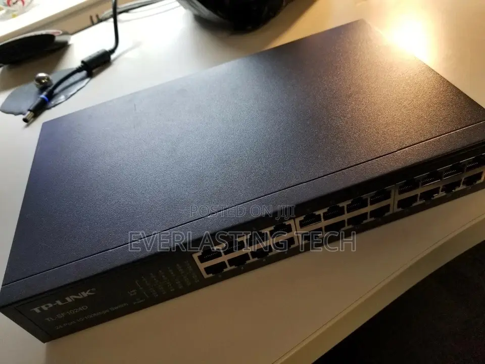 TP-Link TL-SF1024D 24-Port Rackmount Switch