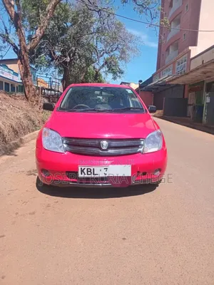 Toyota IST 2004 Maroon
