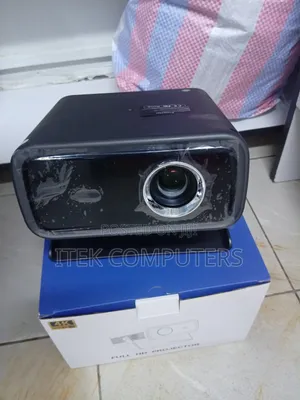 Experience Big Screen Gaming With the CY900 1080p Projector