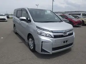 Toyota Voxy 2019 Silver
