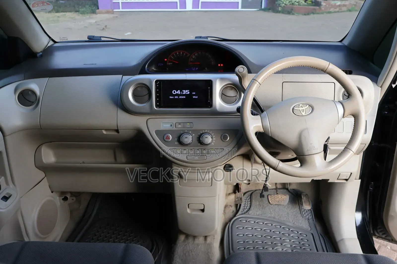 Toyota Porte 2011 Black