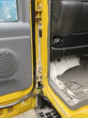 Isuzu NQR 2017 Yellow