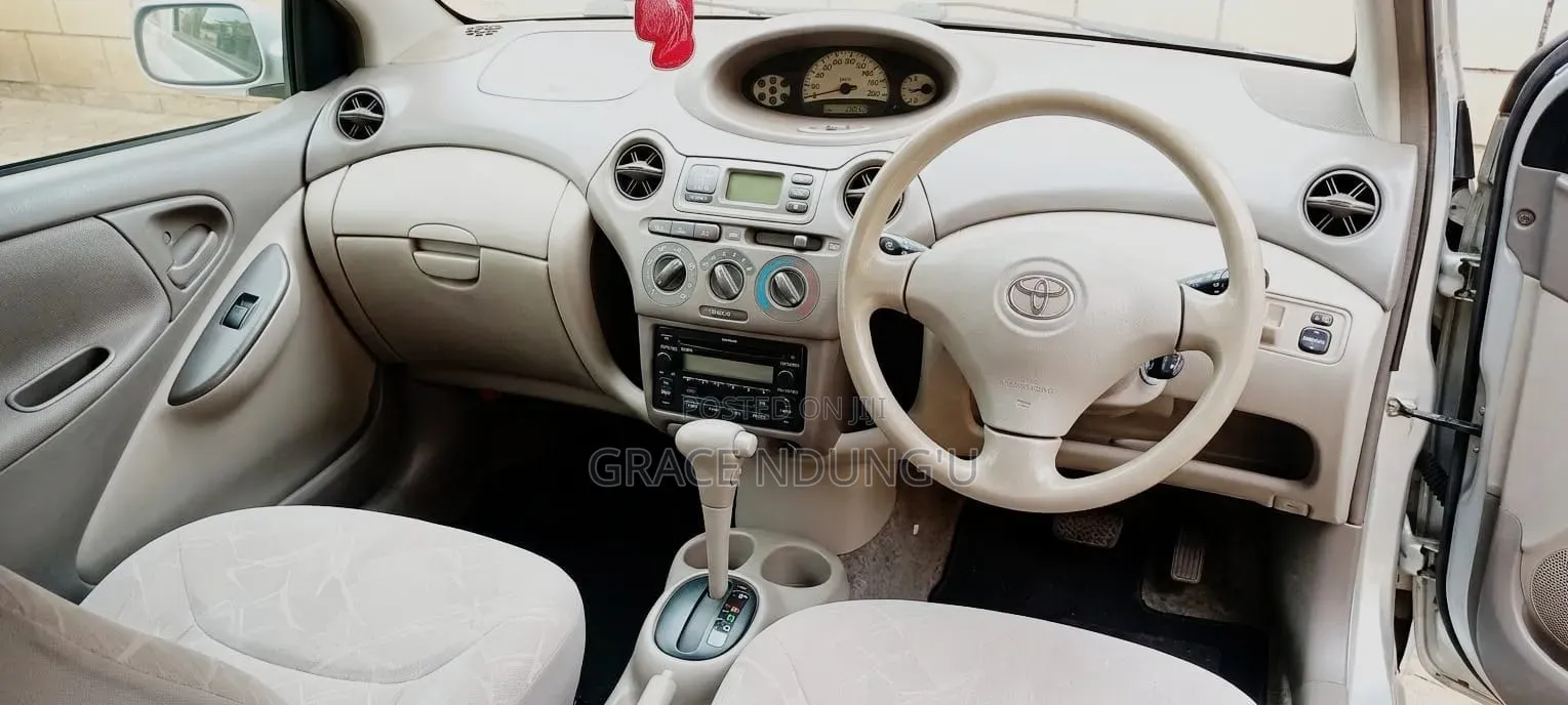 Toyota Platz 2005 Silver