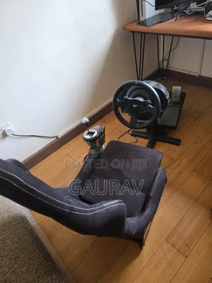 Playseat + Thrustmaster T300rs + T3pa Pedals + Shifter