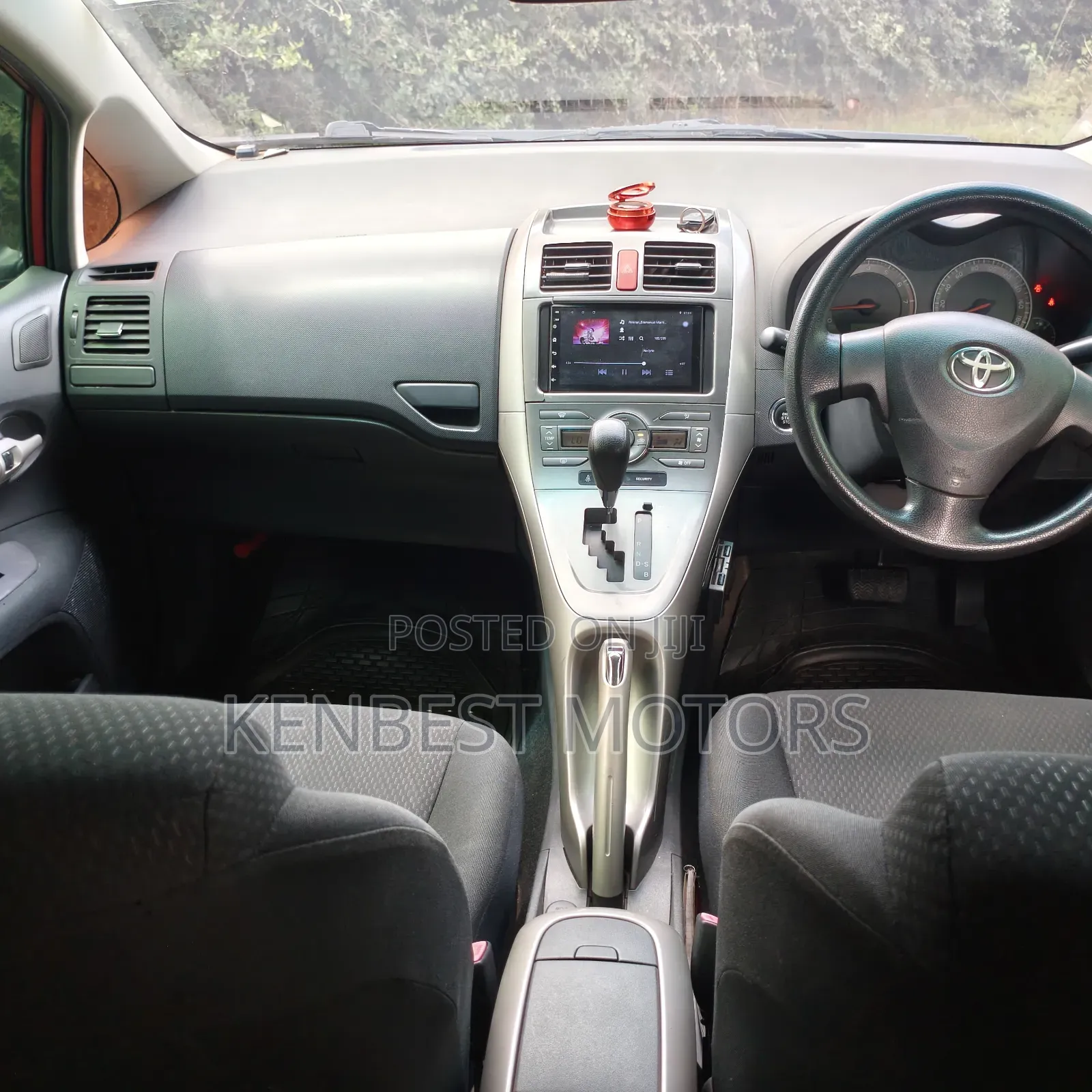 Toyota Auris 2008 Red