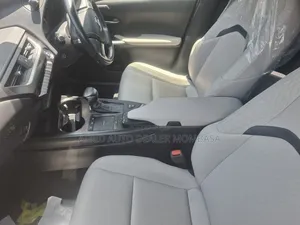 Lexus UX 250h 2019 Orange