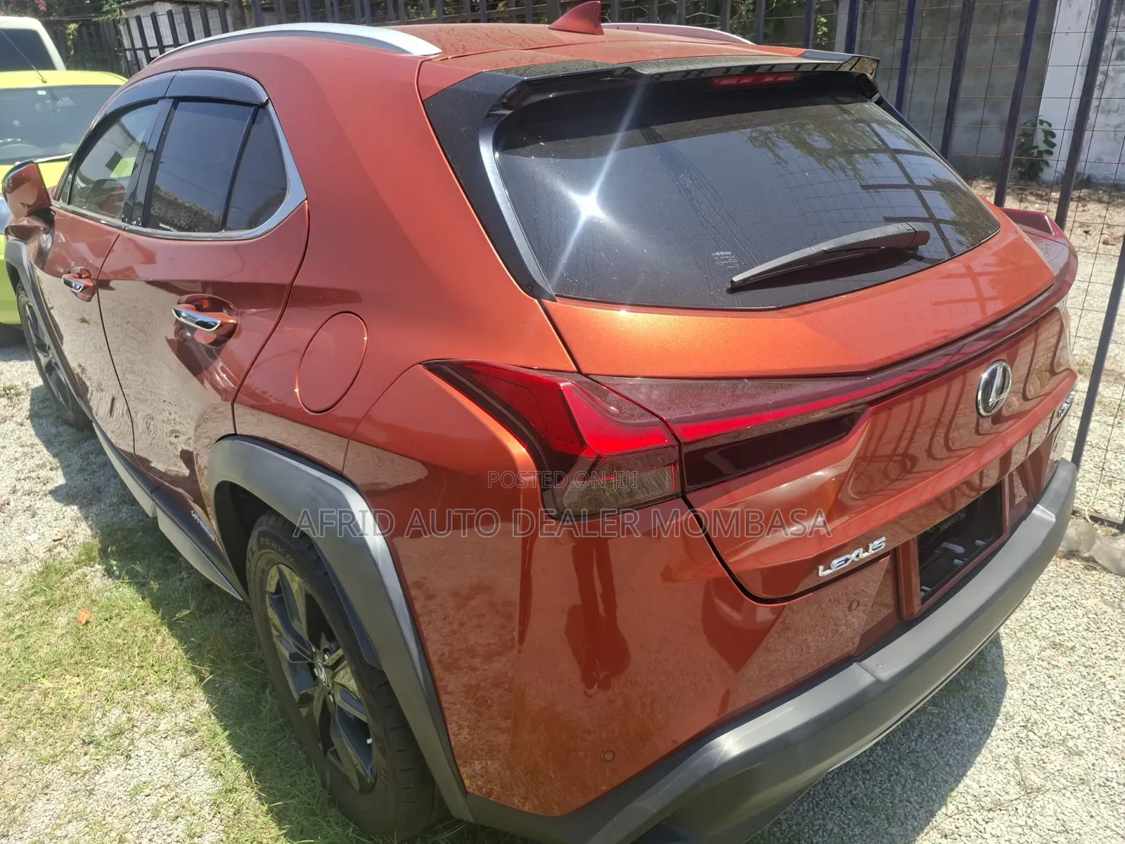 Lexus UX 250h 2019 Orange