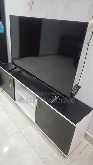 Hisense 50inch 4KUHD With TV Stand