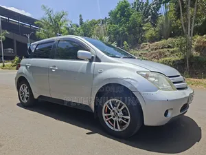 Toyota IST 2004 Silver