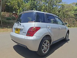 Toyota IST 2004 Silver