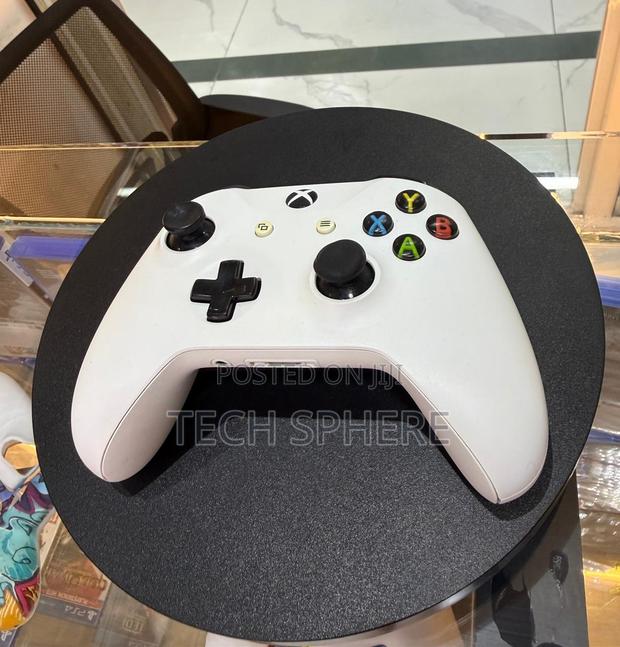 Just New Xbox One Controllers Available - main view