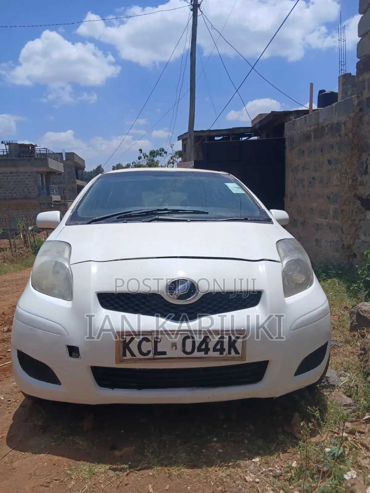 Toyota Vitz 2010 White