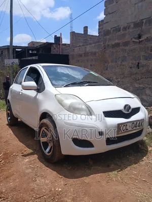 Toyota Vitz 2010 White