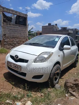 Toyota Vitz 2010 White