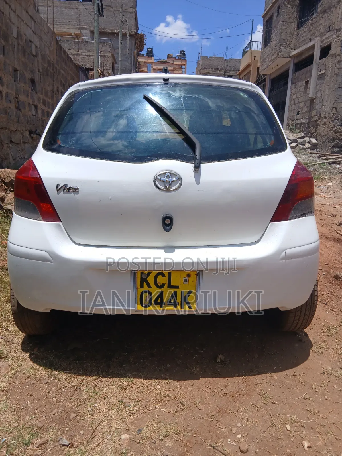 Toyota Vitz 2010 White