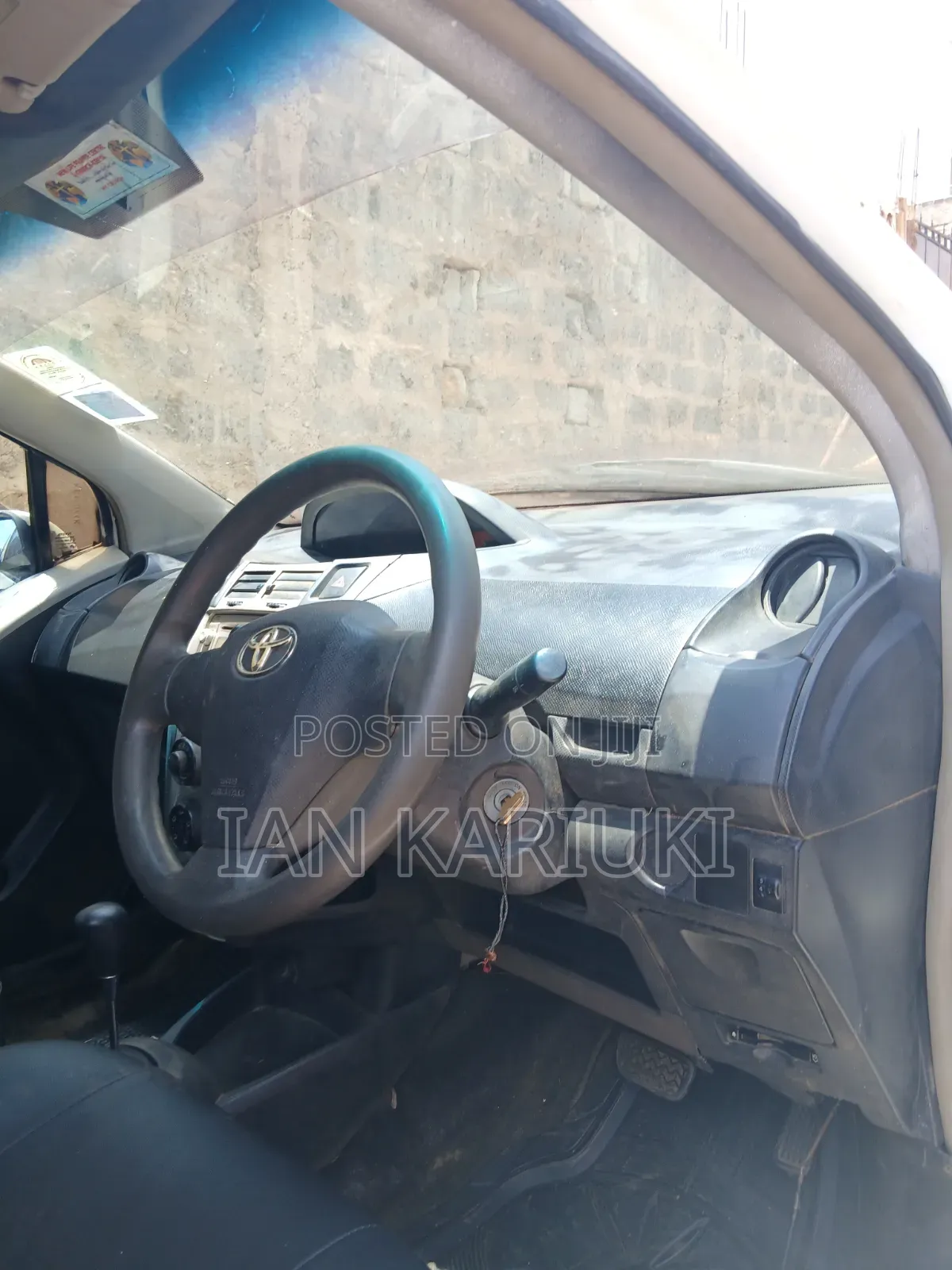 Toyota Vitz 2010 White