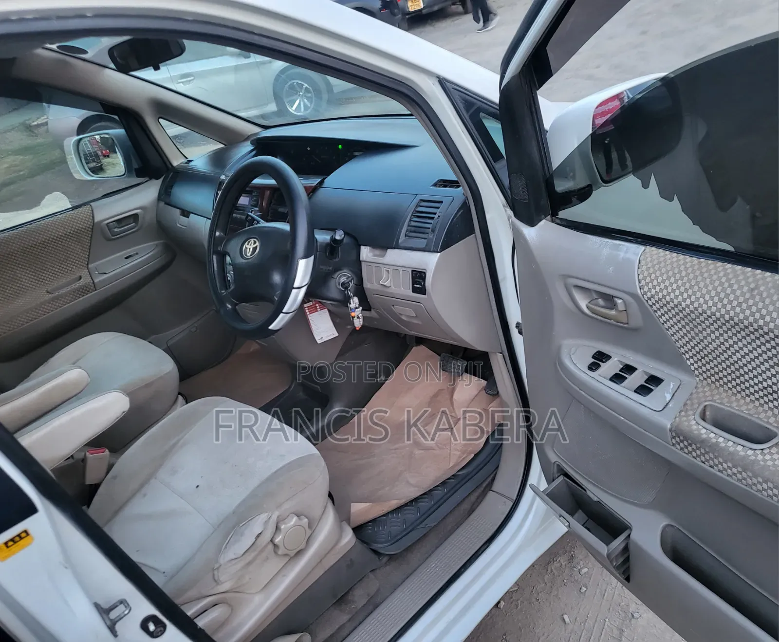 Toyota Voxy 2004 White