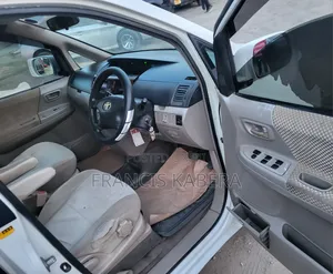 Toyota Voxy 2004 White