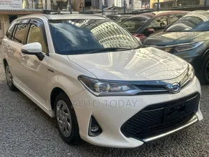 Toyota Corolla Fielder 1.5 Hybrid FWD 2018 White