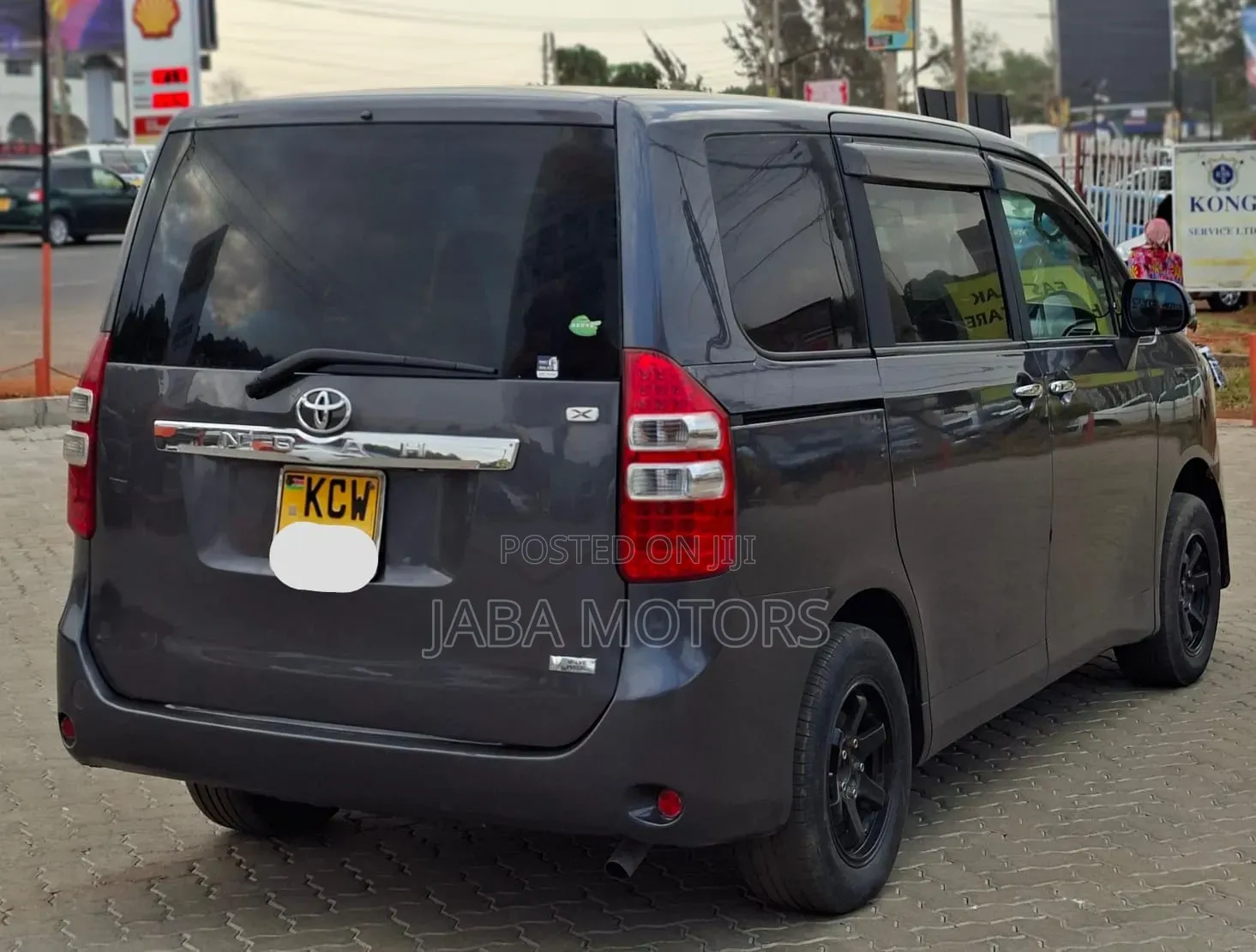 Toyota Noah 2012 Gray
