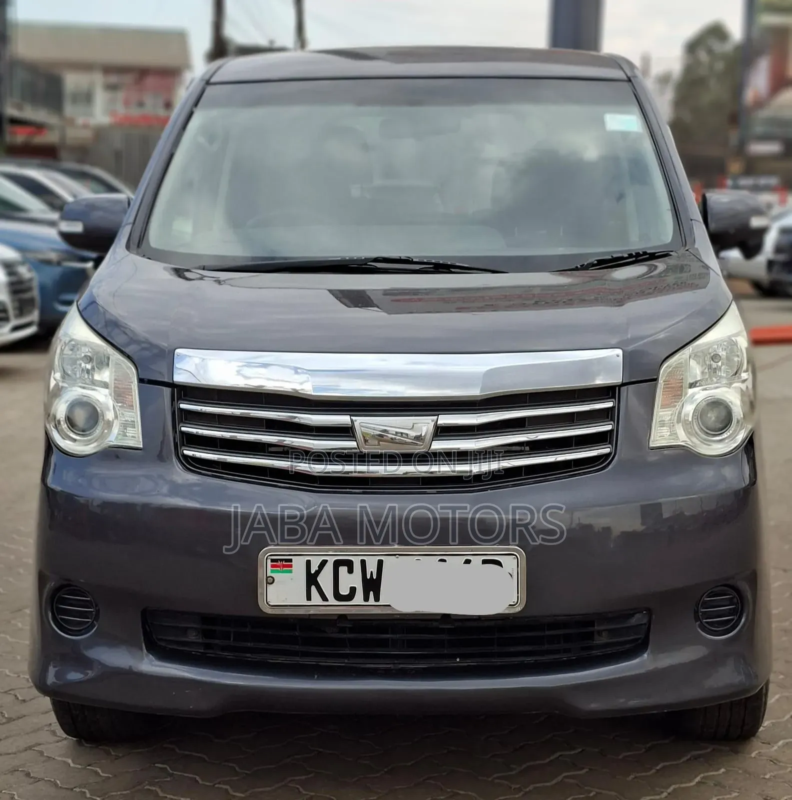 Toyota Noah 2012 Gray