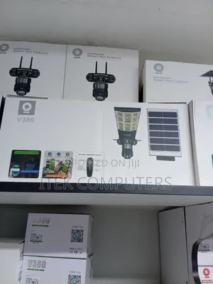 AI Solar Camera 4G With 2-in-1 Security and Lighting Technology