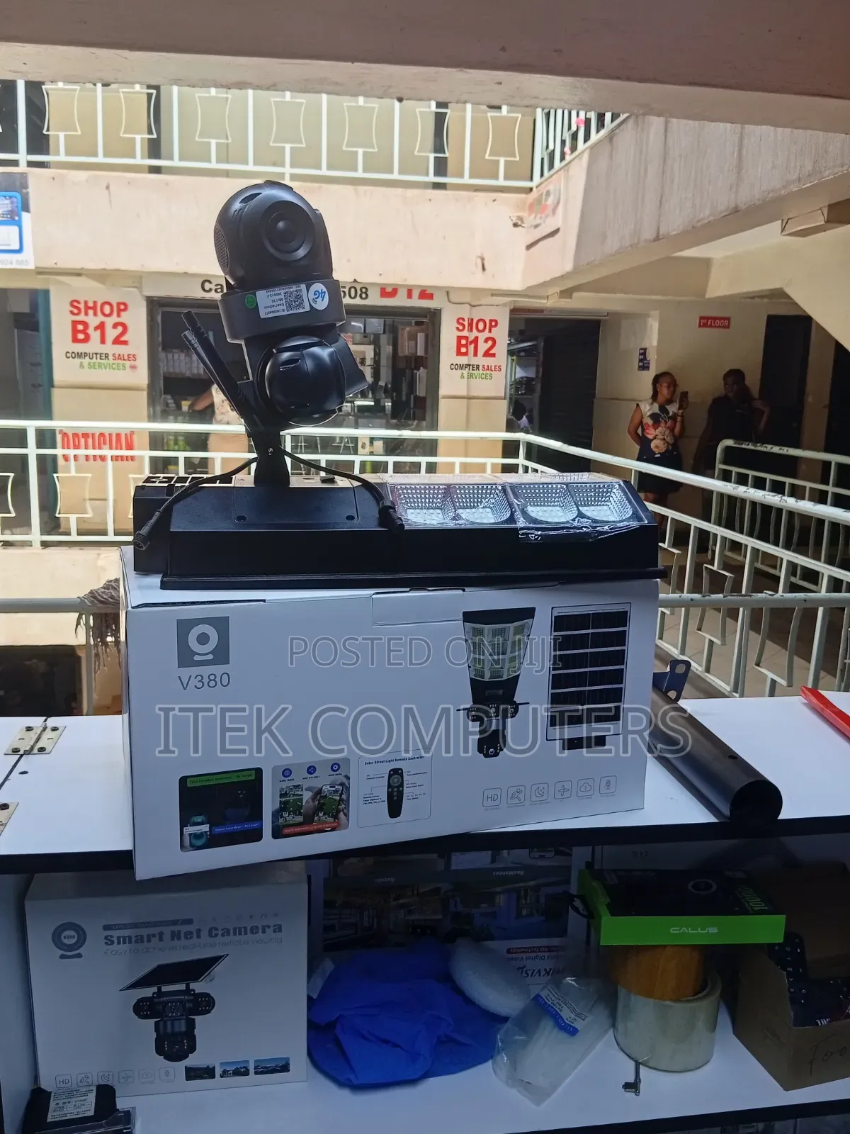 Solar Powered 4G Security Camera With Intelligent Outdoor Lighting