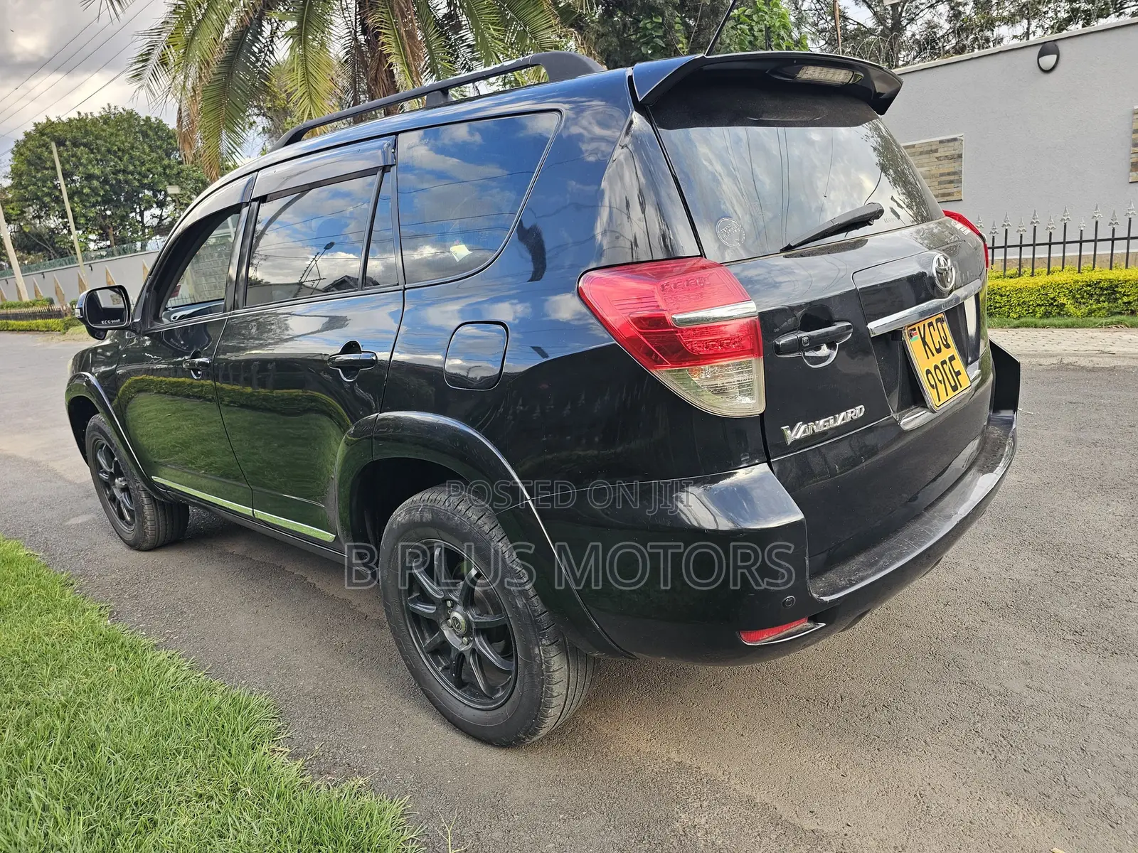 Toyota Vanguard 2011 Black