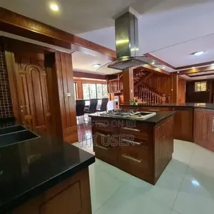 10 Bedroom House in Spring Valley
