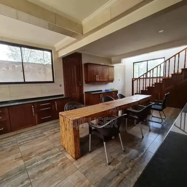 10 Bedroom House in Spring Valley