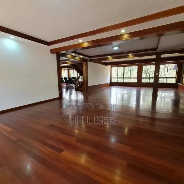 10 Bedroom House in Spring Valley